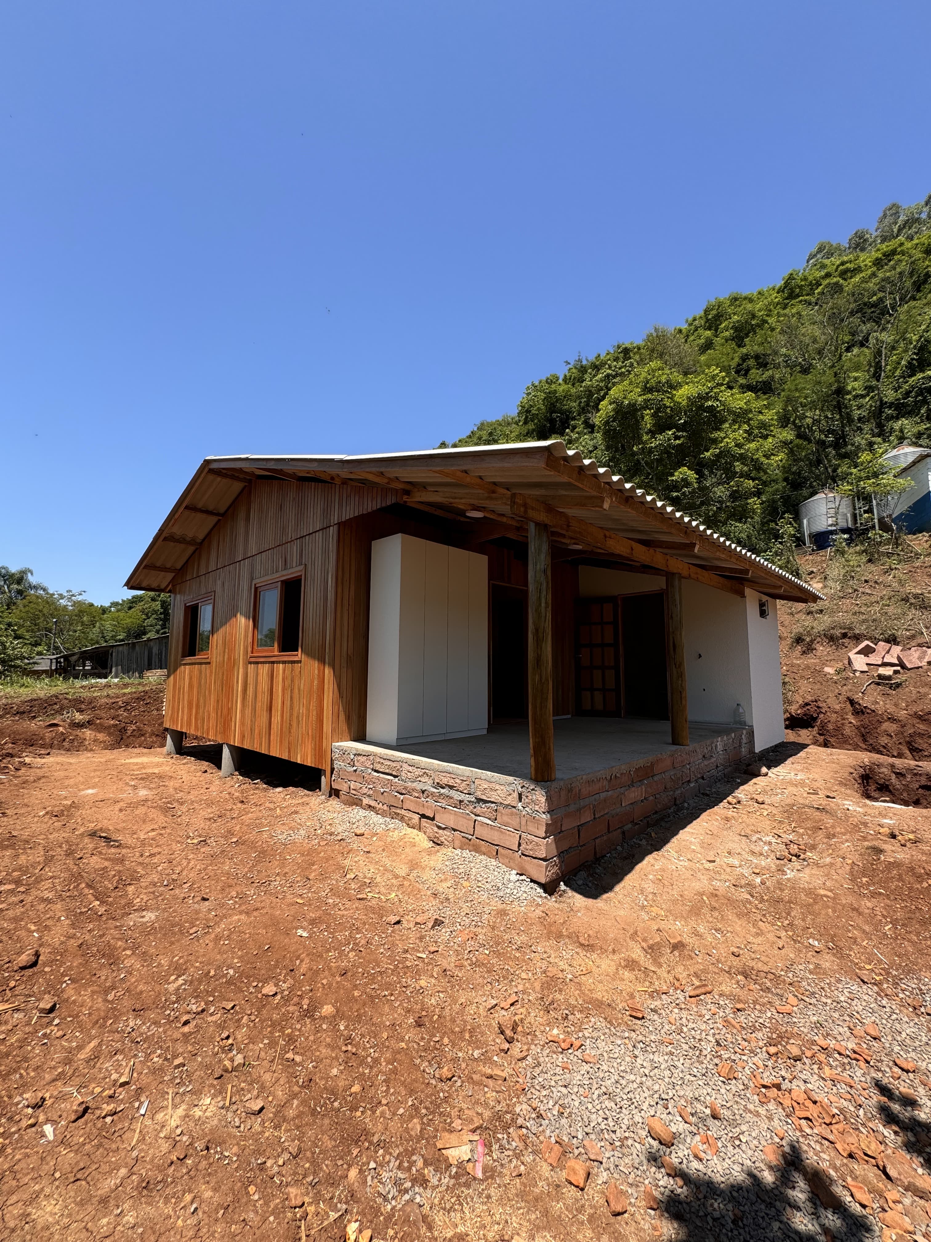 Família do interior de Encantado recebe nova casa após desastre climático