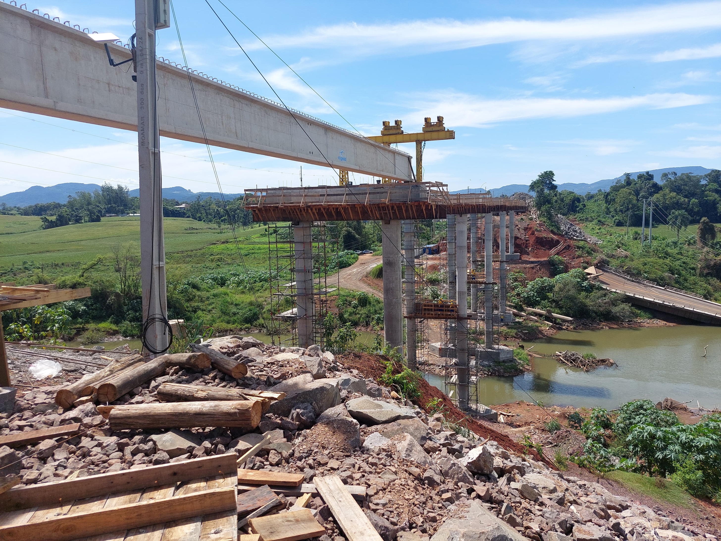 EGR recebe visita do MP na obra da ponte da ERS-130