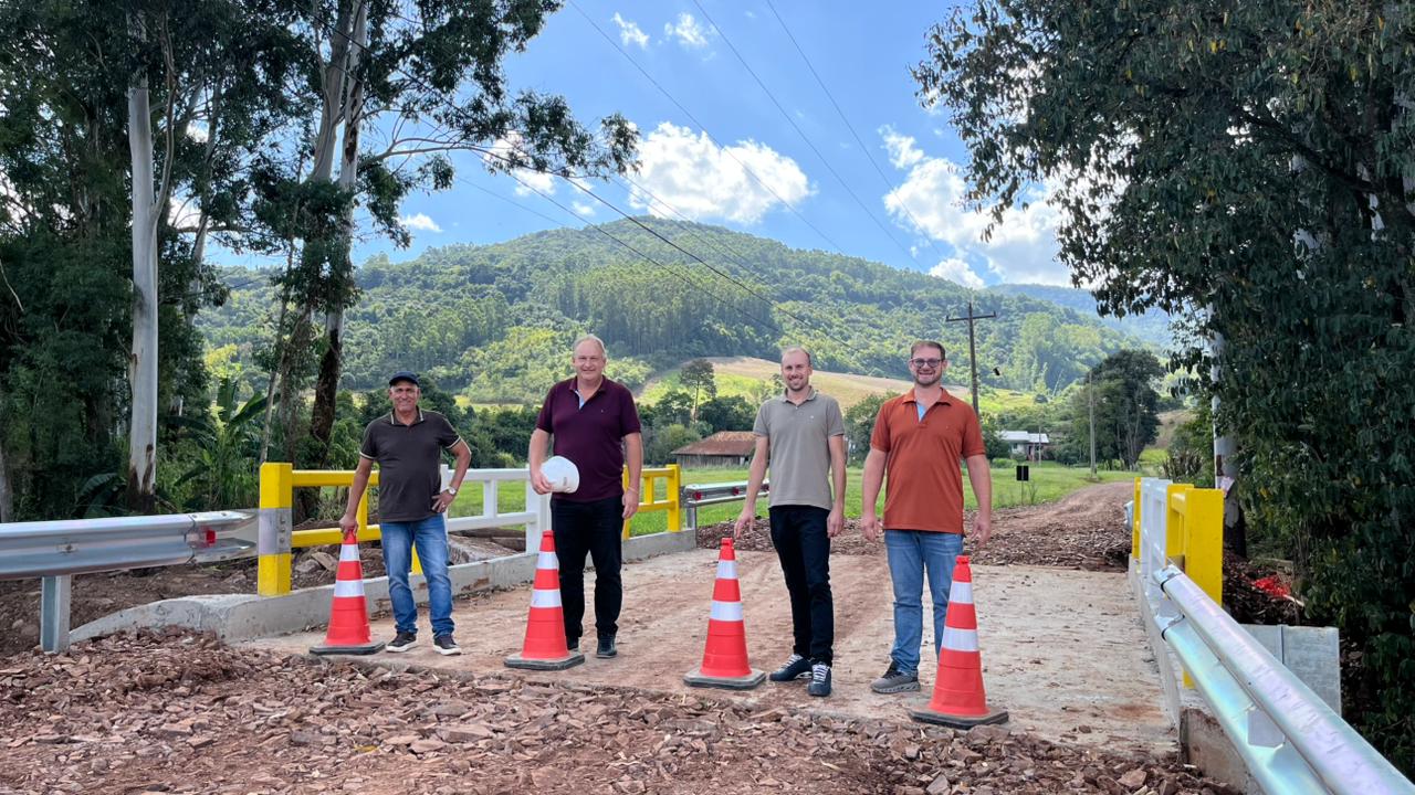 Nova ponte na Linha Parobé é concluída e liberada para o tráfego em Roca Sales 