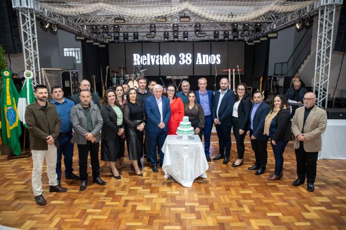 Jantar Baile reúne 700 pessoas em noite de homenagens e celebração dos 38 anos de Relvado
